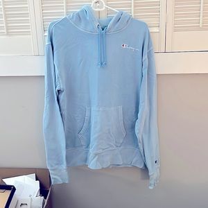 URBAN OUTFITTERS blue champion sweatshirt